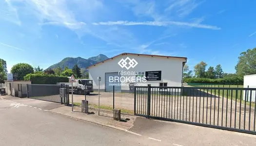 Local commercial 855 m²