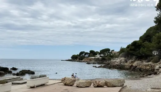 Villa face à la plage, port à pied - 83150 BANDOL 