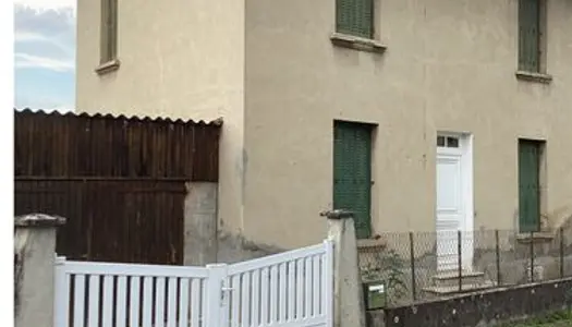 Charmante maison à rafraîchir de 85 m² environ avec jardin + garage à La Tour-du-Pin 