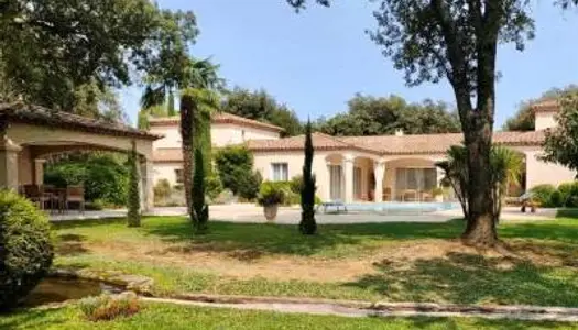 PROCHE MONTPELLIER, SUPERBE VILLA SUR PARC 