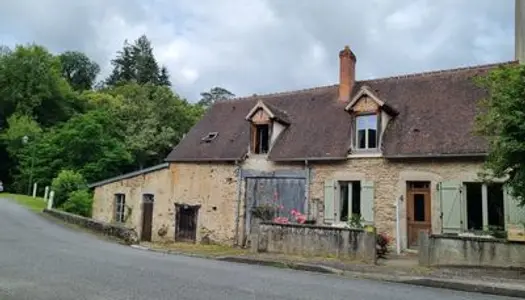 HAUTE-VIENNE: Maison de Campagne avec 2 Chambres, Grange et Terr 