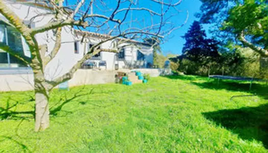 Laure Minervois: Villa T5 de 137 m2 avec jardin arboré de 14 