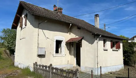 SAINT-LEGER-DES-VIGNES. Maison de garde barrières à rénover !