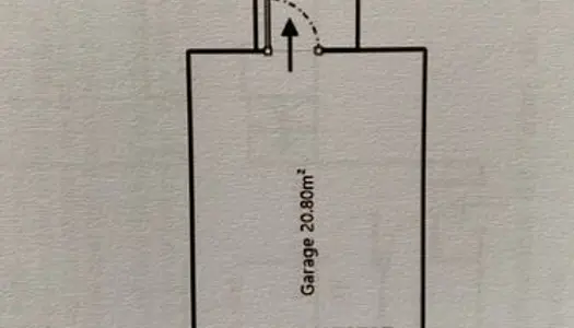 Box fermé 20,8m2 + cave 6,6m2 