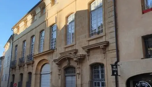 Loue studio 18m² en plein centre historique d'Aix en Provence 