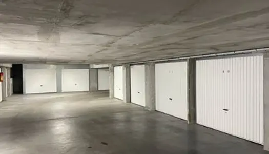 Garage/Box, 5' à pieds de la Gare Euralille, 16m² 