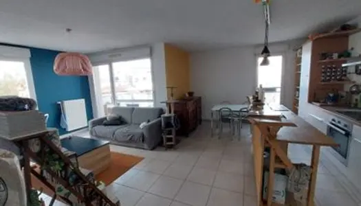 Appartement T3 calme et lumineux avec GARAGE et cave situé dans un quartier calme et familiale