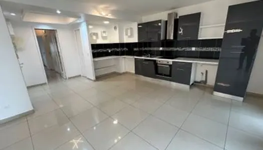 Appartement 5 pièces refait à neuf 90 m2 cuisine équipée 