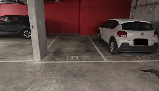 Place parking couvert surveillé 