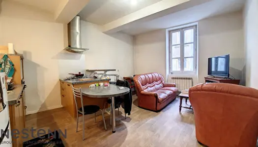 A vendre Appartement 2 chambres de 49m2 renove en hyper-centre ville de Cazeres