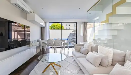 Maison d'architecte avec piscine, terrasse et jardin