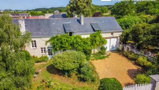 Maison de charme, avec de beaux jardins et petite maison à rénover, proche de Saumur.