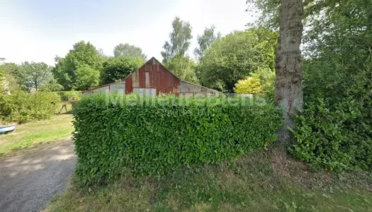 Hangar sur terrain, proche centre bourg 