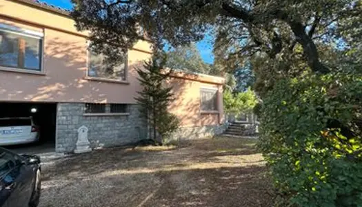 Villa 190m2, 1700m2 terrain sur Villeneuve-lez-Avignon