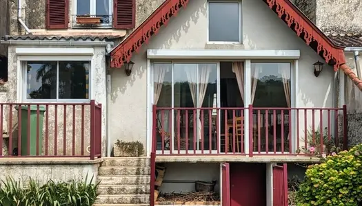 Dpt Deux Sèvres (79), à vendre SAINT MAIXENT L'ECOLE maison de ville de 95 m2 avec jardin 