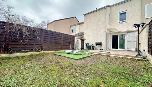 Maison familiale de 4 chambres avec jardin et box 