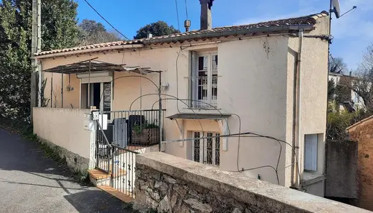 Jolie maison de village avec terrasses et jardinet, dans un charmant hameau. 