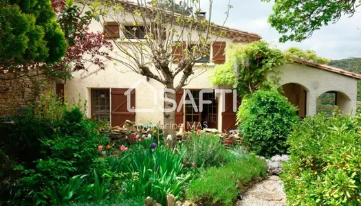 Maison avec jardin et bois