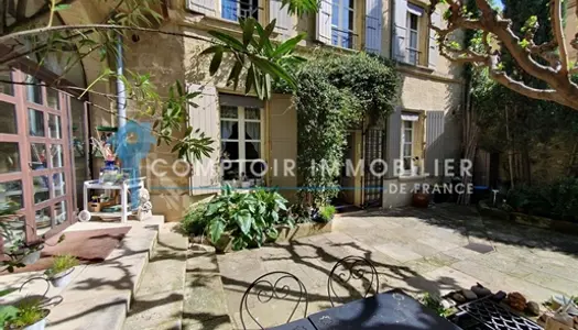 A Vendre Gard (30) - Grande maison de charme avec cour dans village en périphérie Uzès 