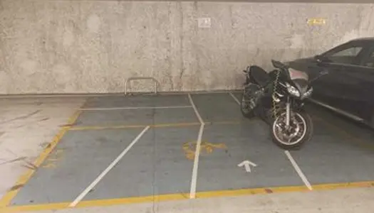 Parking moto ou scooter 