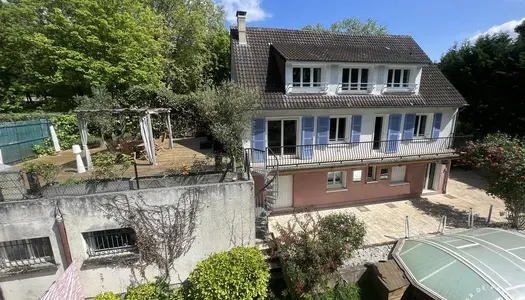 Maison 9 pièces 285 m²