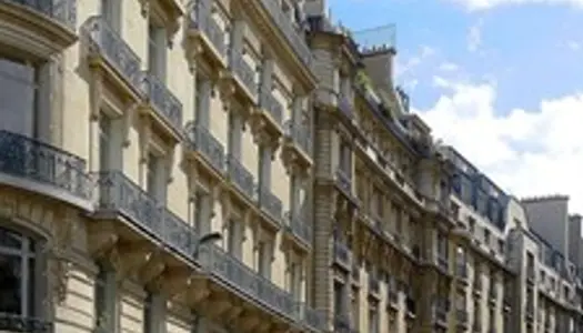 Paris : immeuble à revenus avec deux logements à vendre 