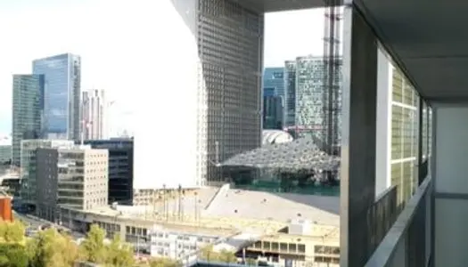 Urgent Grand studio paris Arche de la Défense 