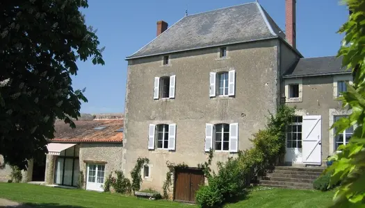 Dpt Deux Sèvres (79), à vendre proche de THENEZAY propriété P9 - 306 m² - terrain 8476 m² 