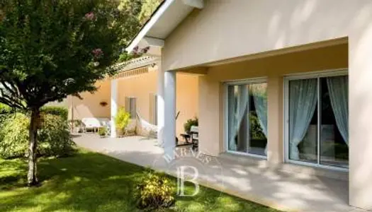 HOSSEGOR, MAISON DE PLAIN-PIED DANS UN JARDIN PAYSAGER 