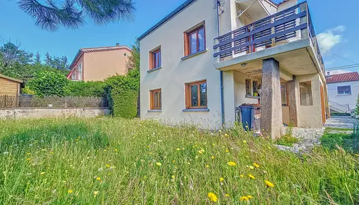 Belle maison traditionnelle sur terrain piscinable idéalement située 