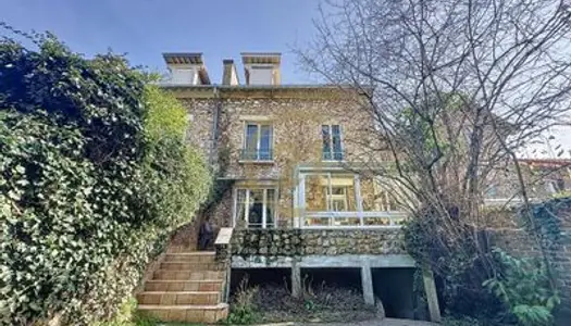 Vends maison Bachelin avec jardin 8 pièces 6 chambres de 144m² à Versailles Montreuil 