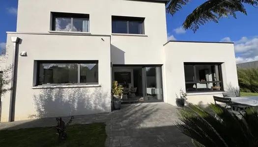 Dpt Finistère (29), à vendre LE RELECQ KERHUON villa contemporaine P6 de 150 m² - Terrain de 645 