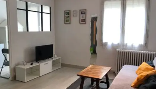 Studio meublé 26 m² (appartement proche gare de Montargis) 