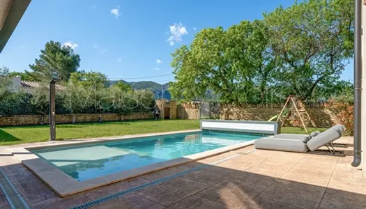 Villa moderne avec piscine et vue sur le Luberon
