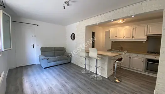 Appartement situe au coeur de Saint Vrain ! Belle piece de vie, une grande et combles amenagees 