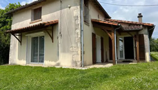 Maison dans un hameau proche de Savigné