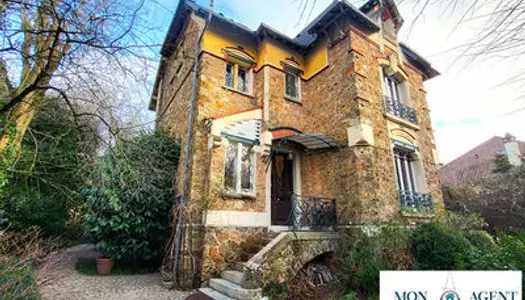 Villa 8 pièces 240 m2 avec seconde maison sur 1160 m2 de terrain Orsay proche Plateau de Saclay