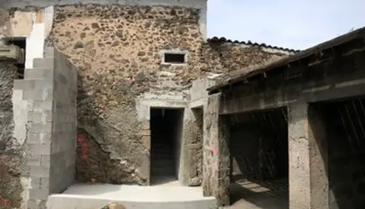 Plateau a aménager maison de village 