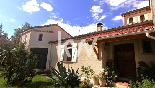 Maison  (142 m²) avec véranda, jardin, garage et piscine hors  