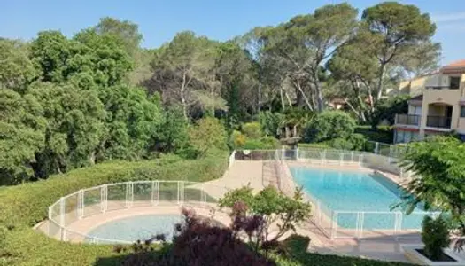Rare t3 valescure piscine double terrasse 
