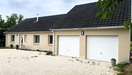 Maison plain-pied T4 de 2011 avec garages et jardin 