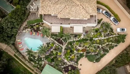 A vendre palombaggia - villa 6 chambres - piscine - apercu mer - jardin paysager - proximite plage 