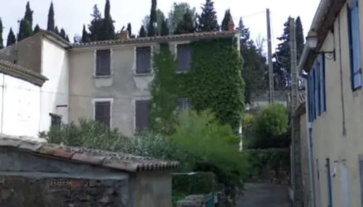 Vends maison 250m² avec jardin 300m², à aménager dans l'Aude, village tranquille - 4 chambres, T