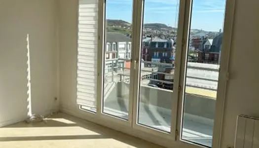 Appartement Studio 25m² avec Balcon et Cave à 20m de la Mer