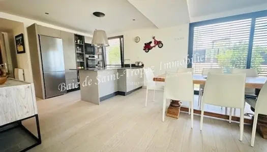 Très bel appartement récent d'environ 94 m2 dans le centre du village, a quelques pas de l 