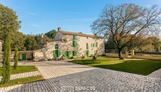 Magnifique logis du XVIème dans un cadre bucolique en bord de Sèvre