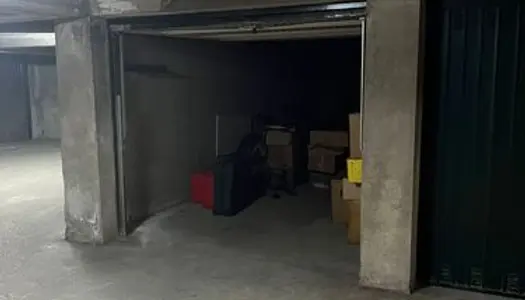 Box à louer, Maurepas. Garage fermé. Dispo dès maintenant