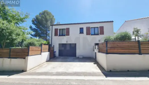 Villa de 120 m² avec buanderie et salle de musique + garage de 