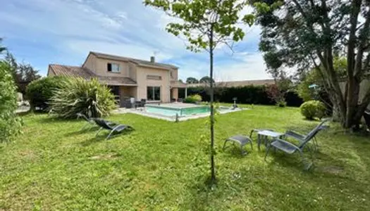 Superbe maison de 138m² à Saint-Jory avec grand jardin et piscine 