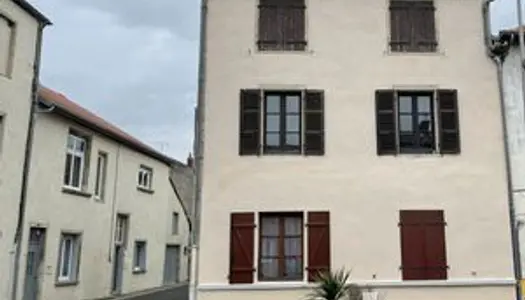 Immeuble de rapport à Aigueperse, 3 appartements (221m2)